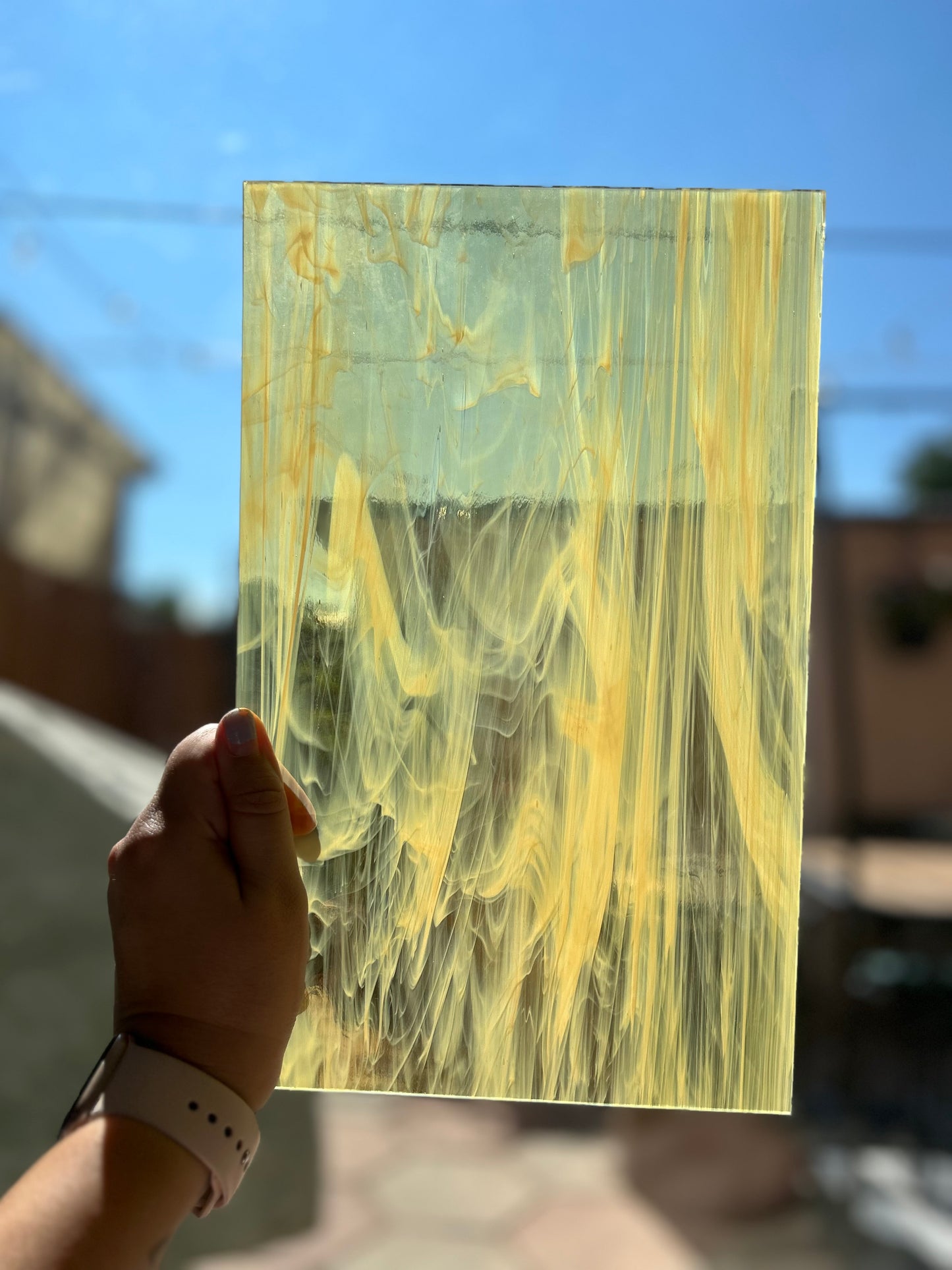 Amber/White Wispy Spectrum